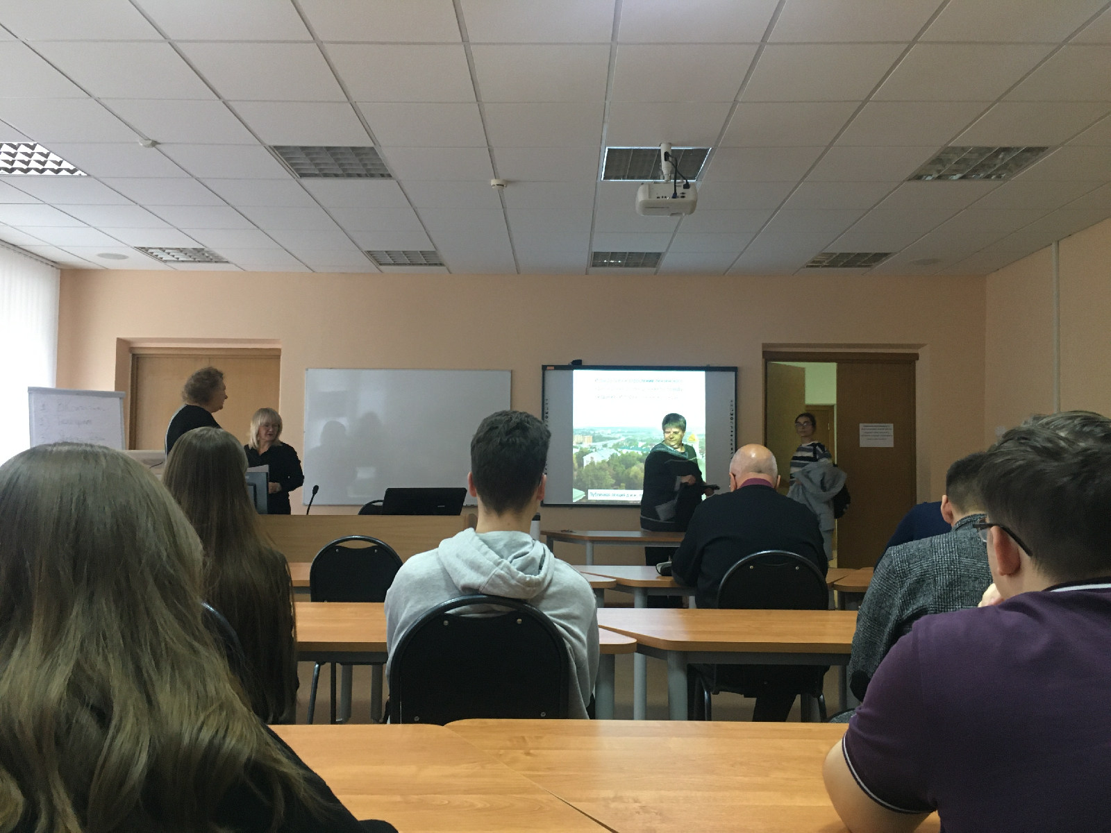 30 октября 2023 года группа 23ИПО1 (куратор – проф. каф. ВИиО В.И. Шувалов) на кураторском часе посетила открытую лекцию д.и.н., проф. Суховой О.А.